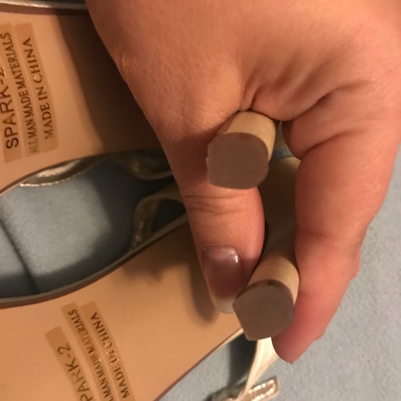 Off white satin strappy heels 👠 7.5 new, no box - Picture 4 of 8